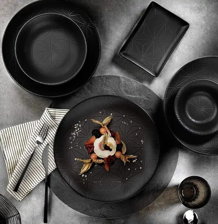 12 Piece Onyx Dinnerware Set